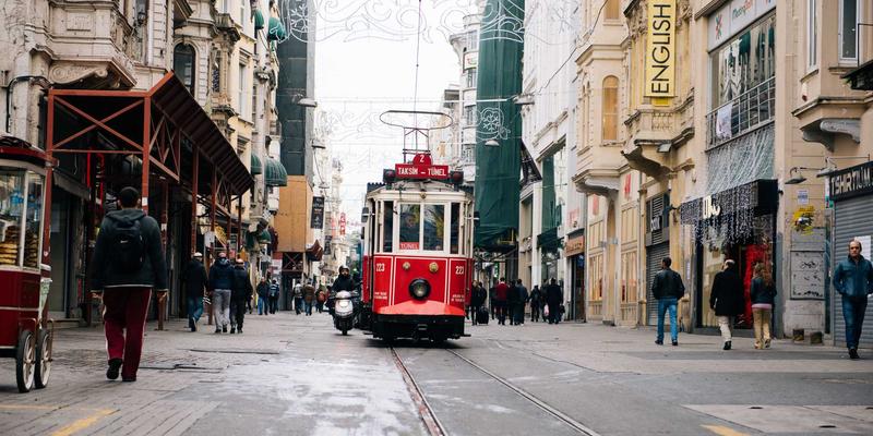 非营利组织资源整合创新：商务服务与社会资本的融合路径